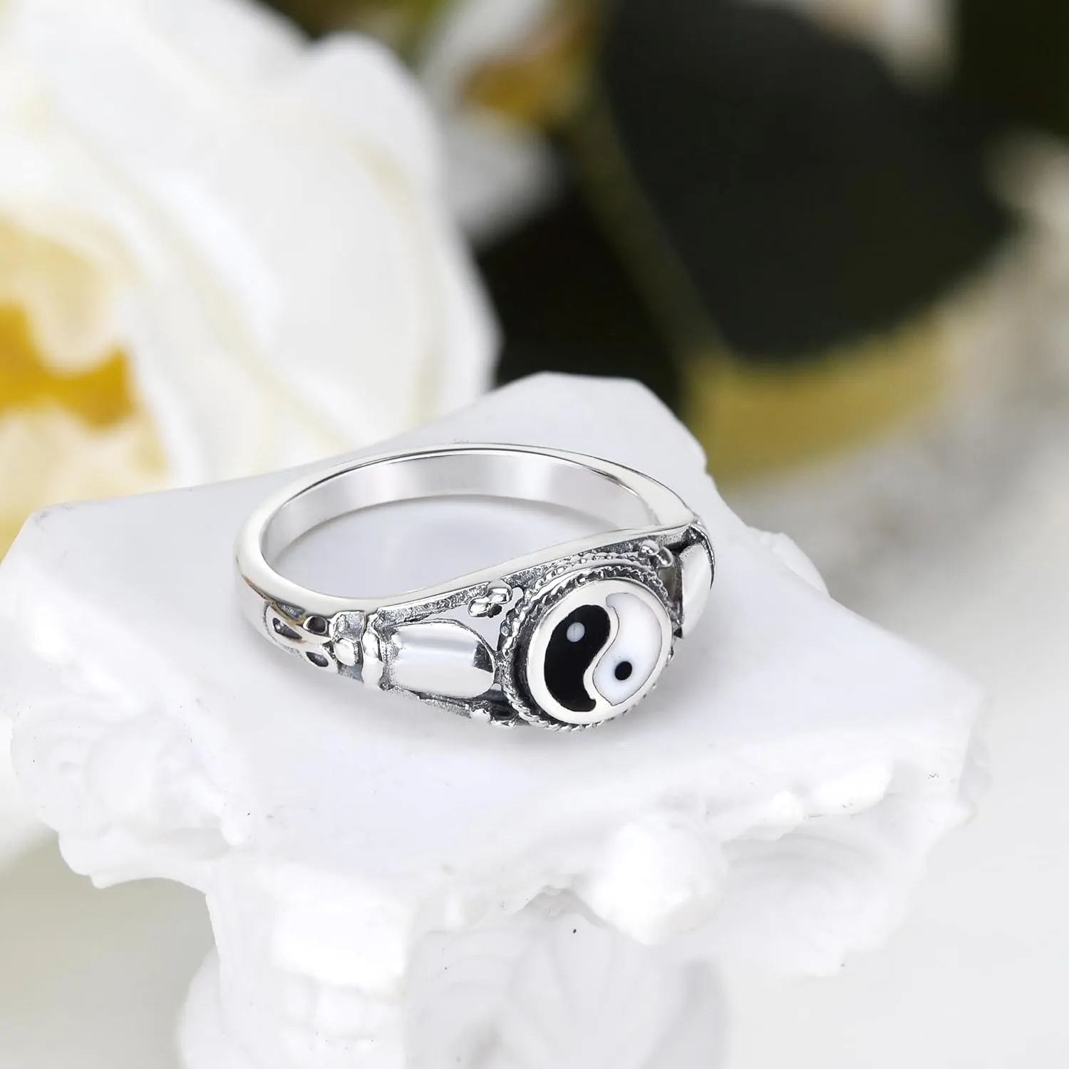 AeraVida Timeless Yin and Yang Cobra Symbol .925 Sterling Silver Ring
