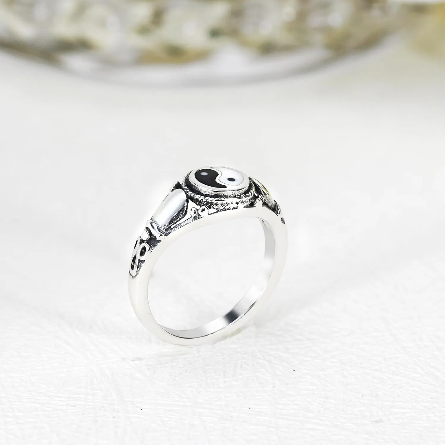 AeraVida Timeless Yin and Yang Cobra Symbol .925 Sterling Silver Ring