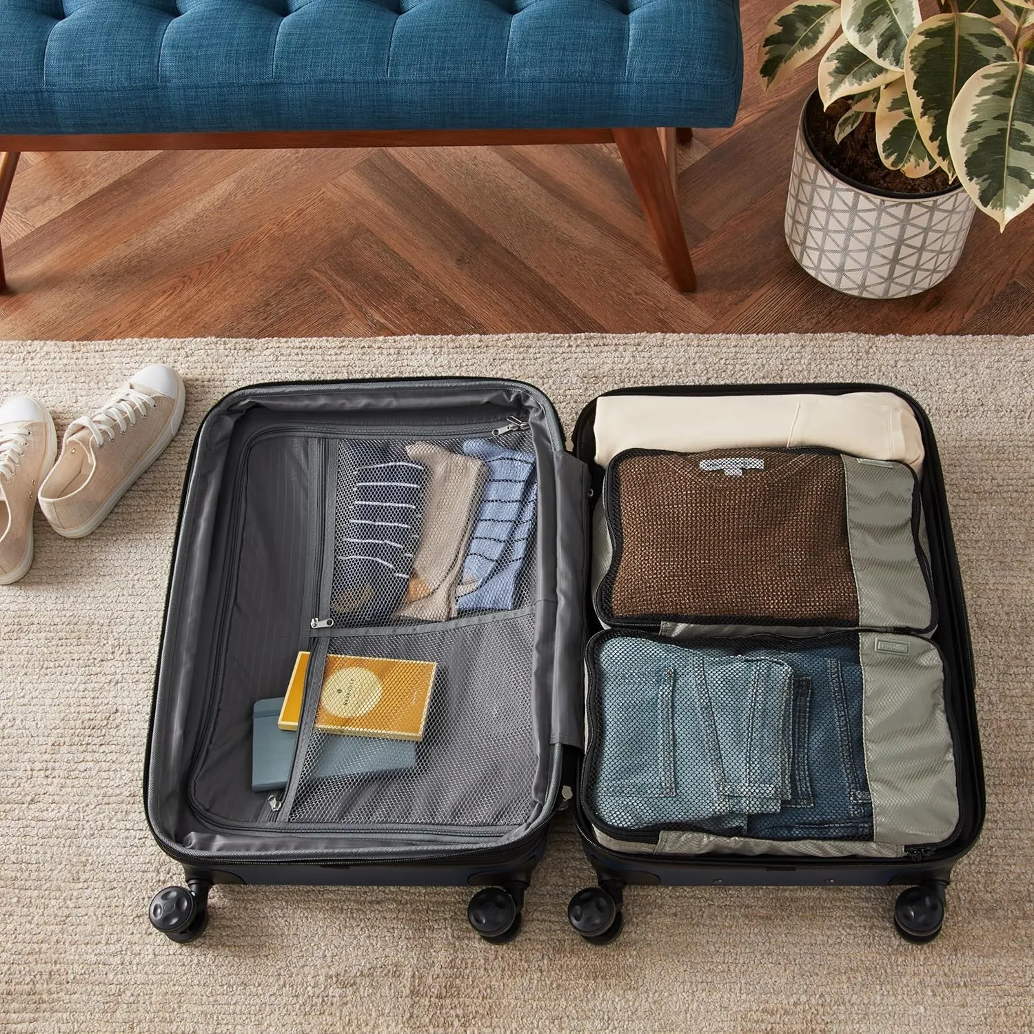 Amazon Basics 4 Piece Packing Cubes with Double Zipper and Mesh Top, Travel Organizer Set, Medium, Gray