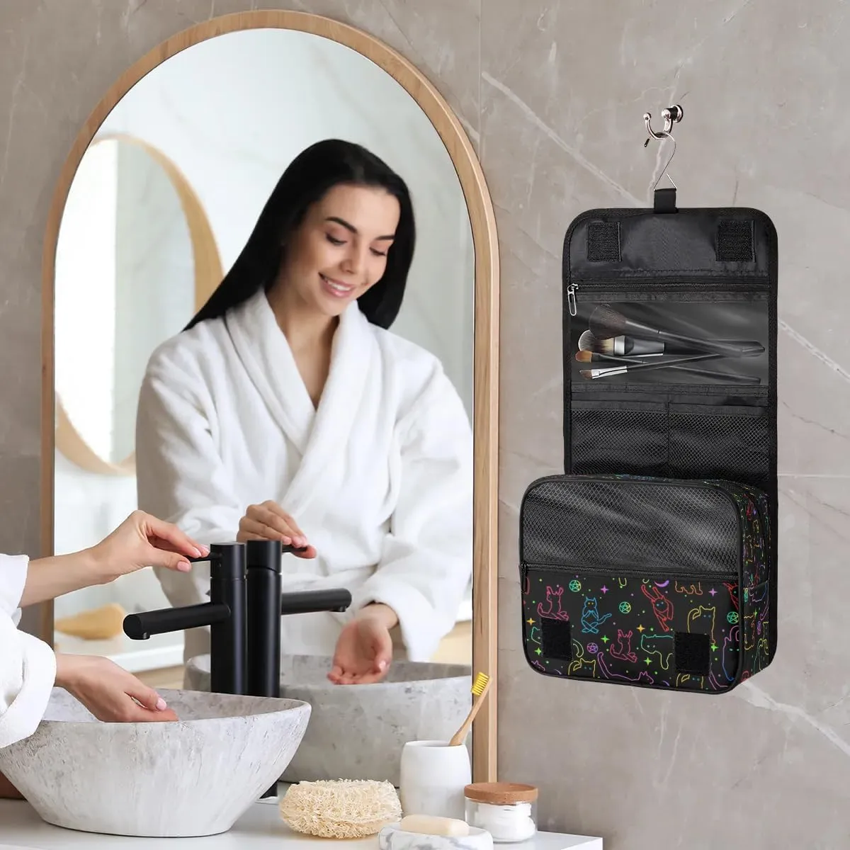 Black Cats Hanging Toiletry Bag, Spacious Travel Toiletry Bag for Women Men, Cosmetic Bags for Women, Travel Makeup Bag Suitable for Business, Camping, and Fitness