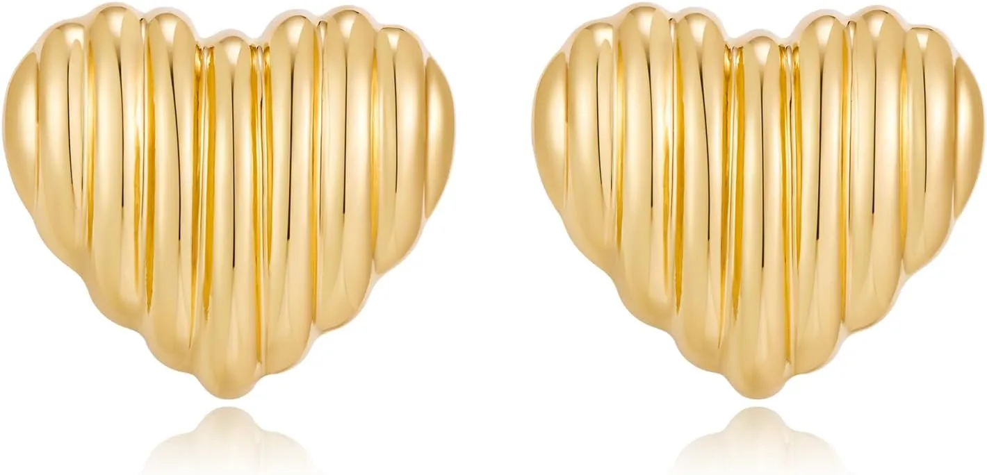 FAMARINE Gold Heart Stud Earrings for Mom Classic Love Earrings Gift for Women