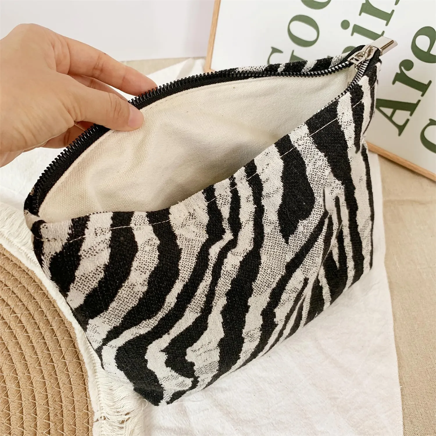 Floral Makeup Bag for Women,Travel Makeup Bags for Purse, Black Makeup Bag, Canvas Make Up Bag, Light Lining Comfortable Lightweight Makeup Bag, Zipper Pouch Bags, Cosmetic Bag for Women