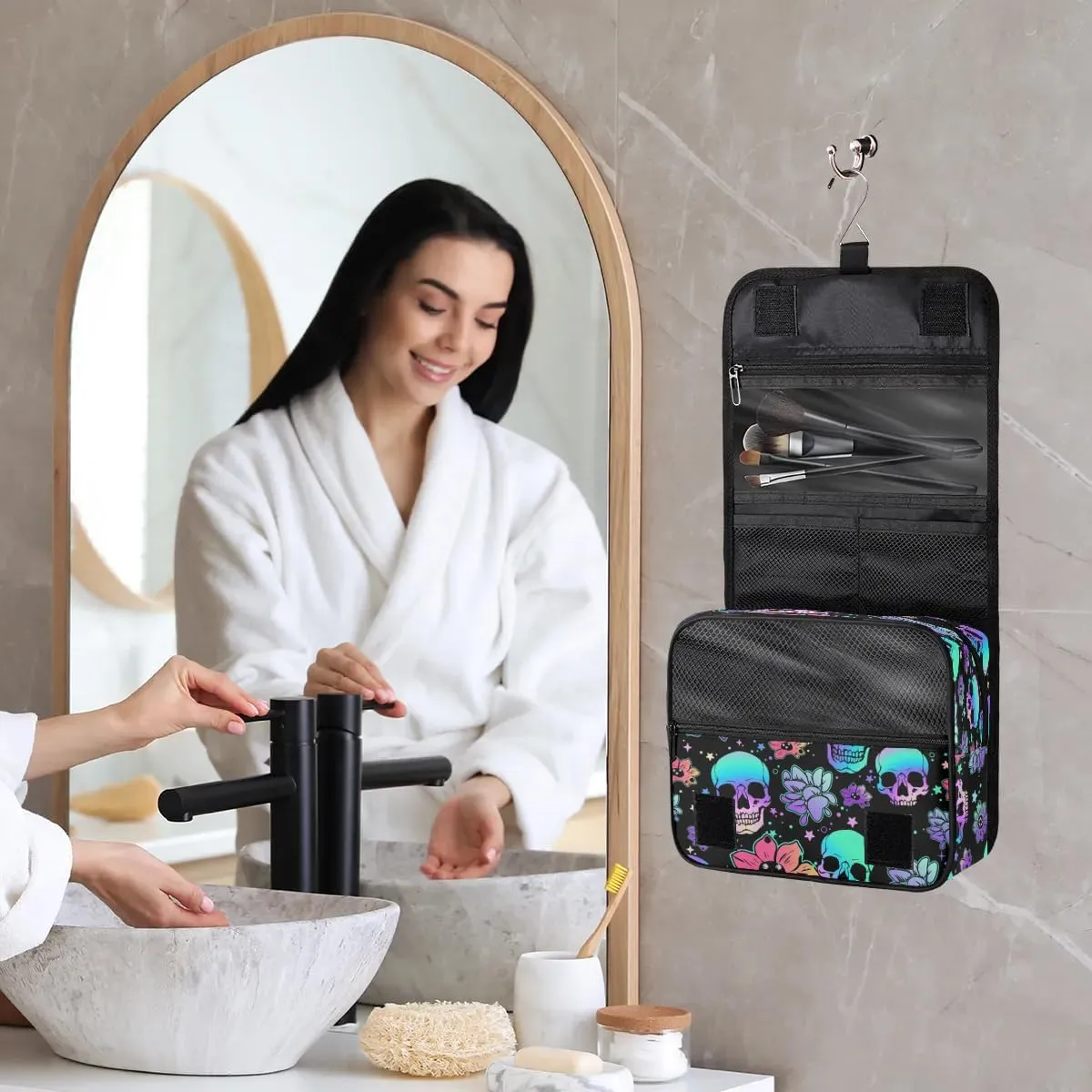 Funny Skulls Hanging Toiletry Bag, Spacious Travel Toiletry Bag for Women Men, Cosmetic Bags for Women, Travel Makeup Bag Suitable for Business, Camping, and Fitness