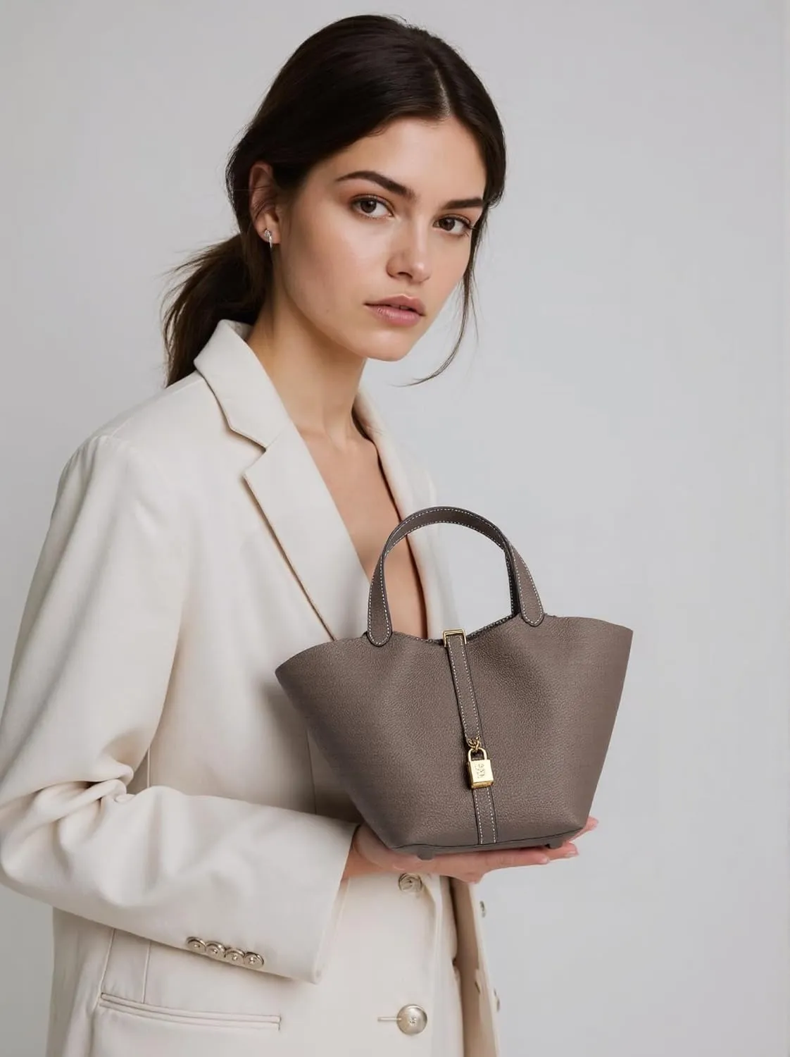 Genuine Leather Bucket Bag with Lock Closure, Vegetable Basket, Stylish and Versatile Shoulder bag, Spacious Tote Bag