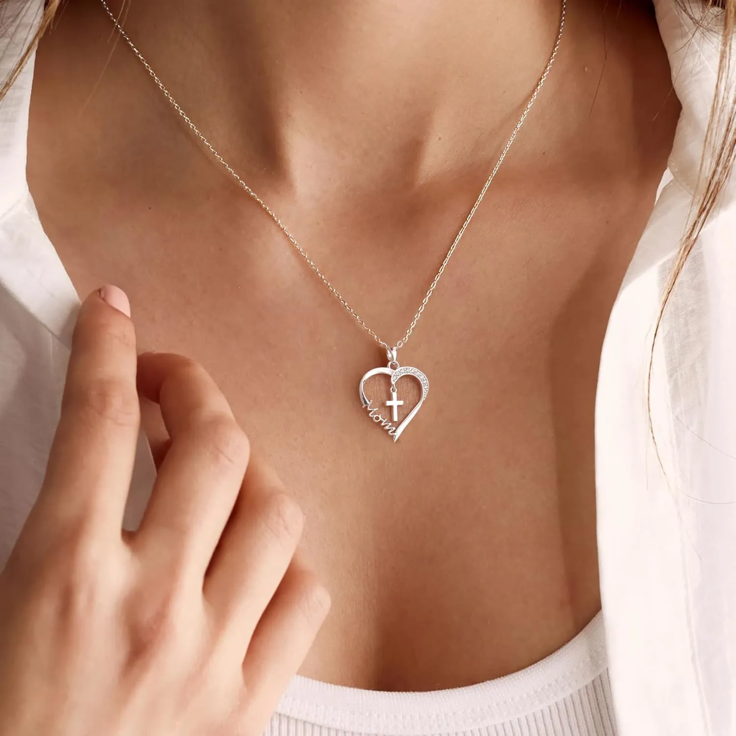 Moodear Mothers Day Gifts Mama Pendant Necklaces for Women - Dainty Small 18K Gold Plated Mom Necklace Non Tarnish Gift for Mom,New Mom Trendy