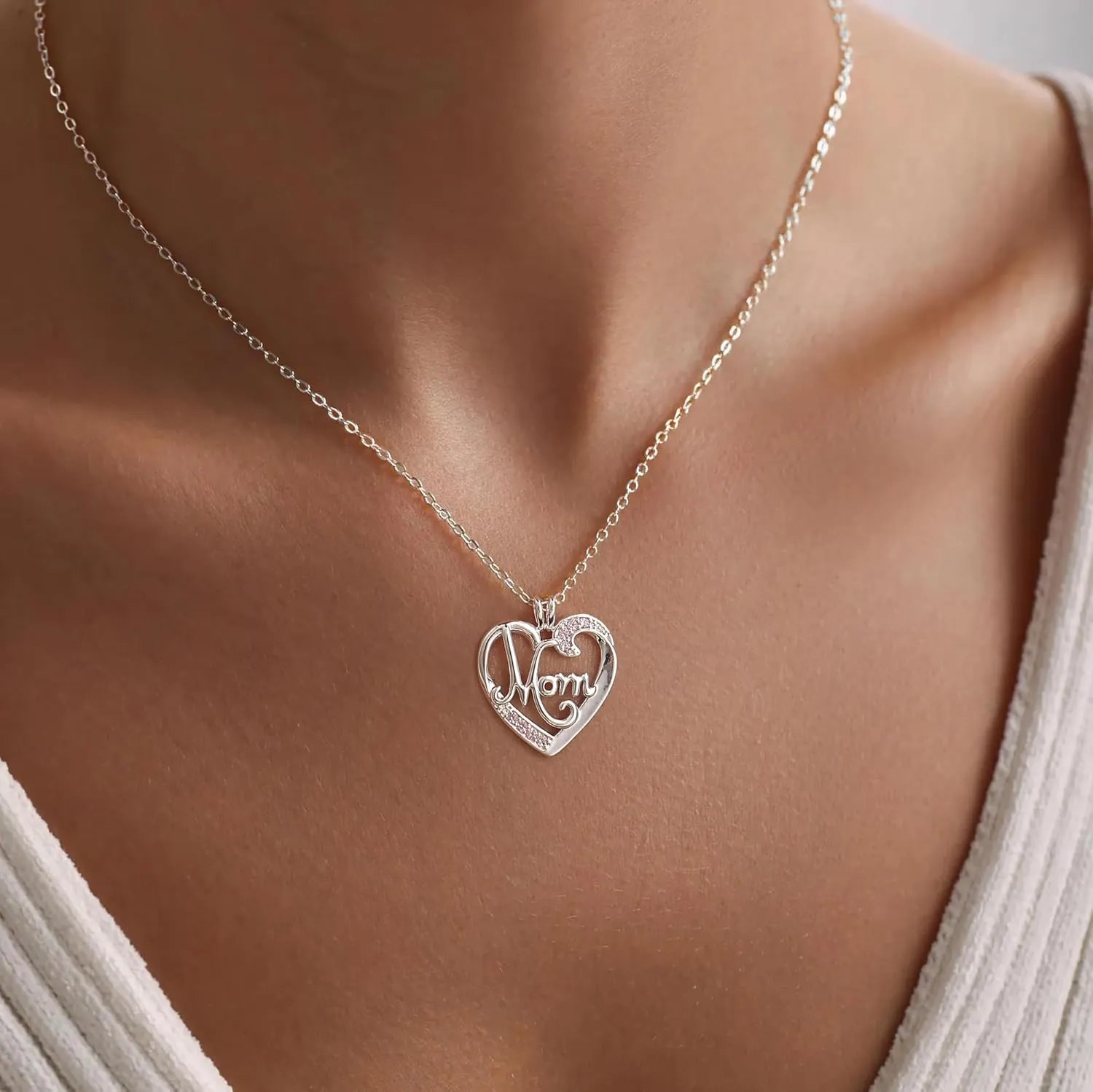 Moodear Mothers Day Gifts Mama Pendant Necklaces for Women - Dainty Small 18K Gold Plated Mom Necklace Non Tarnish Gift for Mom,New Mom Trendy