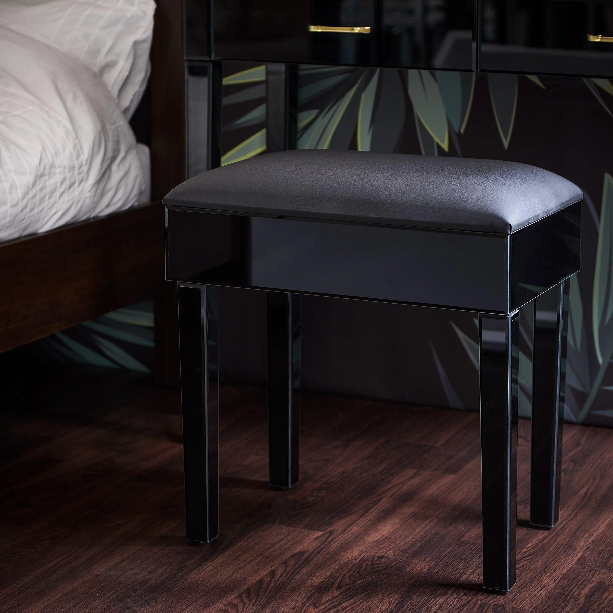 Outlet - Black Stool