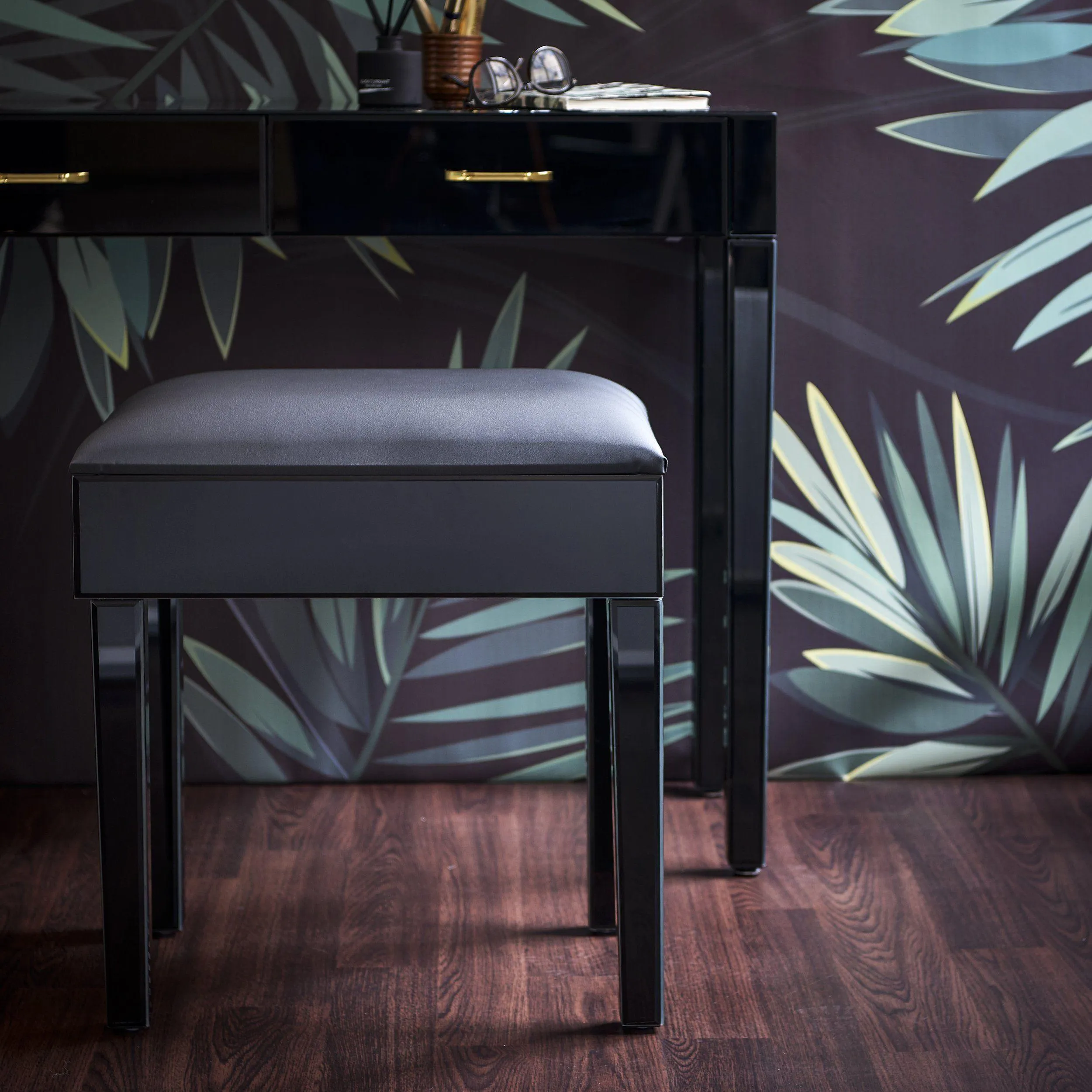 Outlet - Black Stool