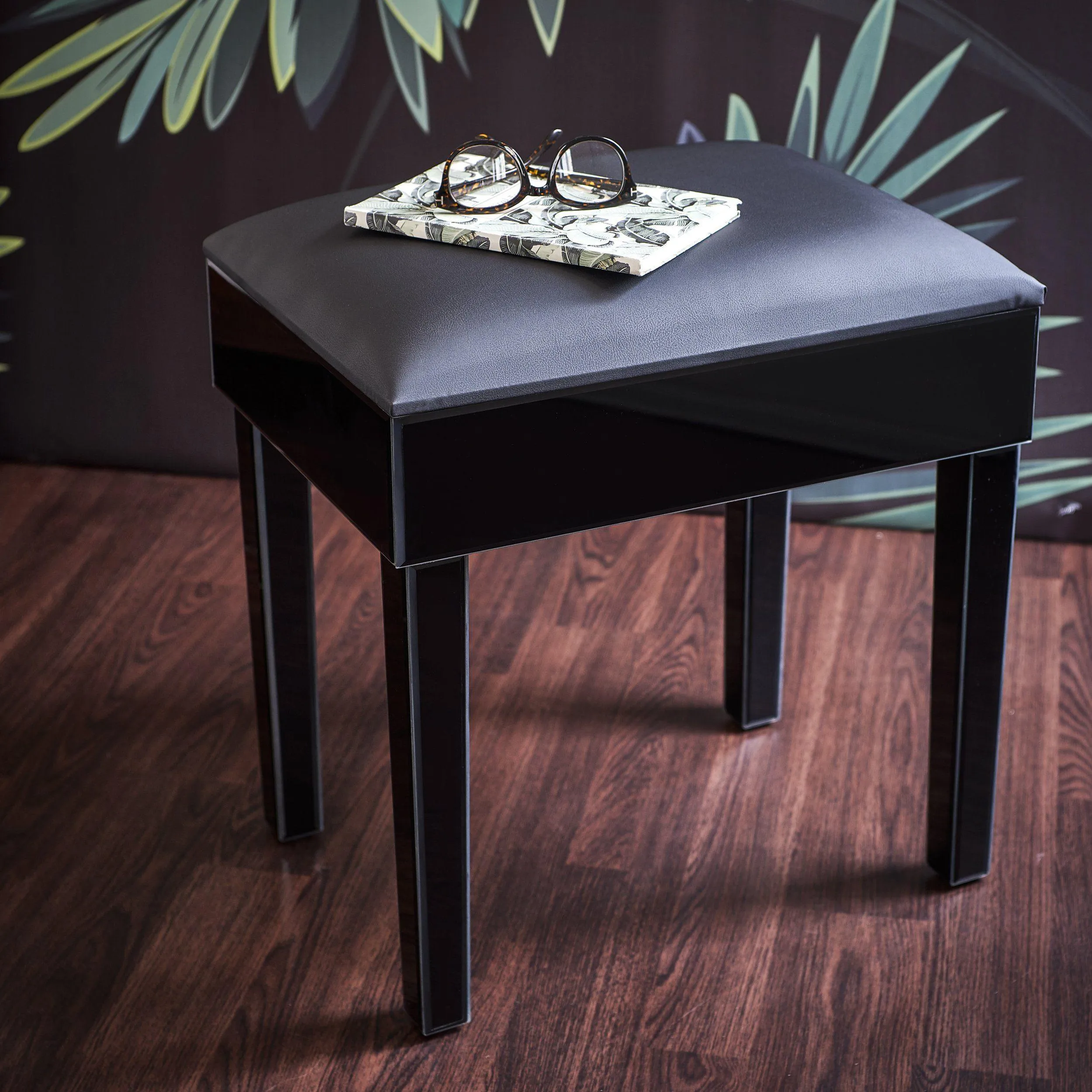 Outlet - Black Stool