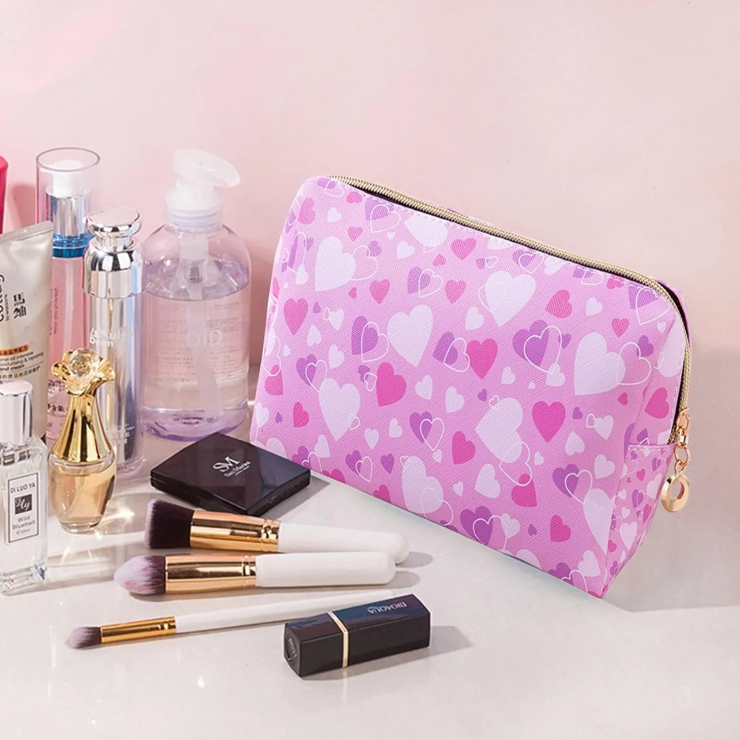 Stylish Cosmetic Bag Your Versatile Travel Companion for Organizing Makeup and Toiletries Effortlessly. Elegant Design, Durable Material, and Spacious Capacity for All Your Beauty Essentials.
