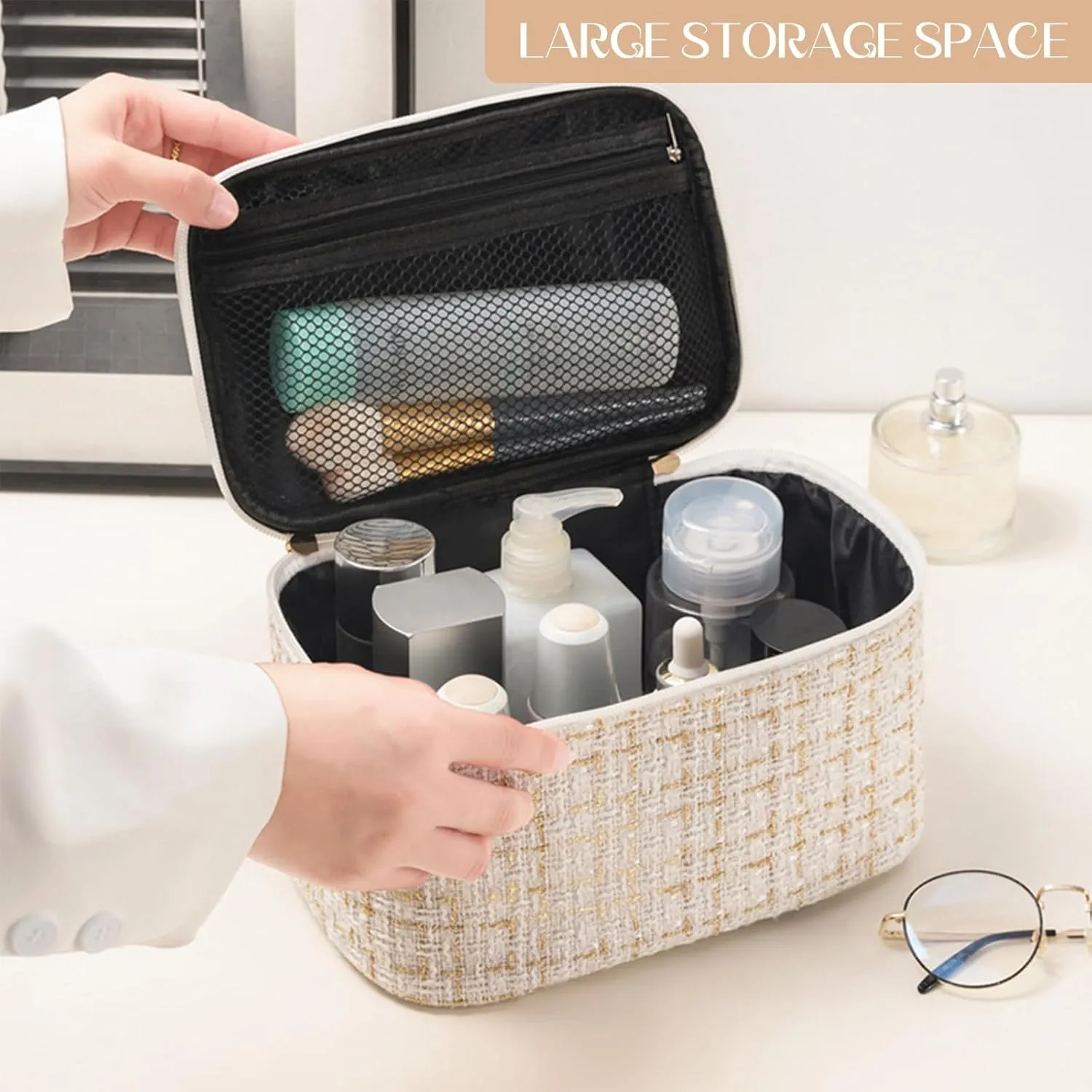 Travel Makeup Bag,High Capacity Toiletries Travel Bag,Waterproof And Wear-Resistant Portable Cosmetic Organizer,With Comfortable Handle,Suitable for Ladies And Girls (White)