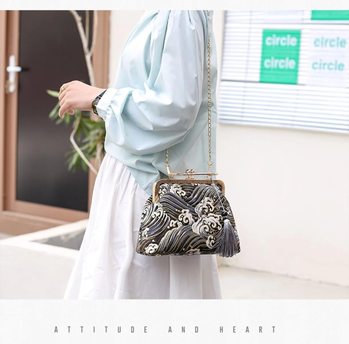 Vintage Evening Chain Handbag with Embroidered for Women Chinese Purse Crossbody Evening clutch bag
