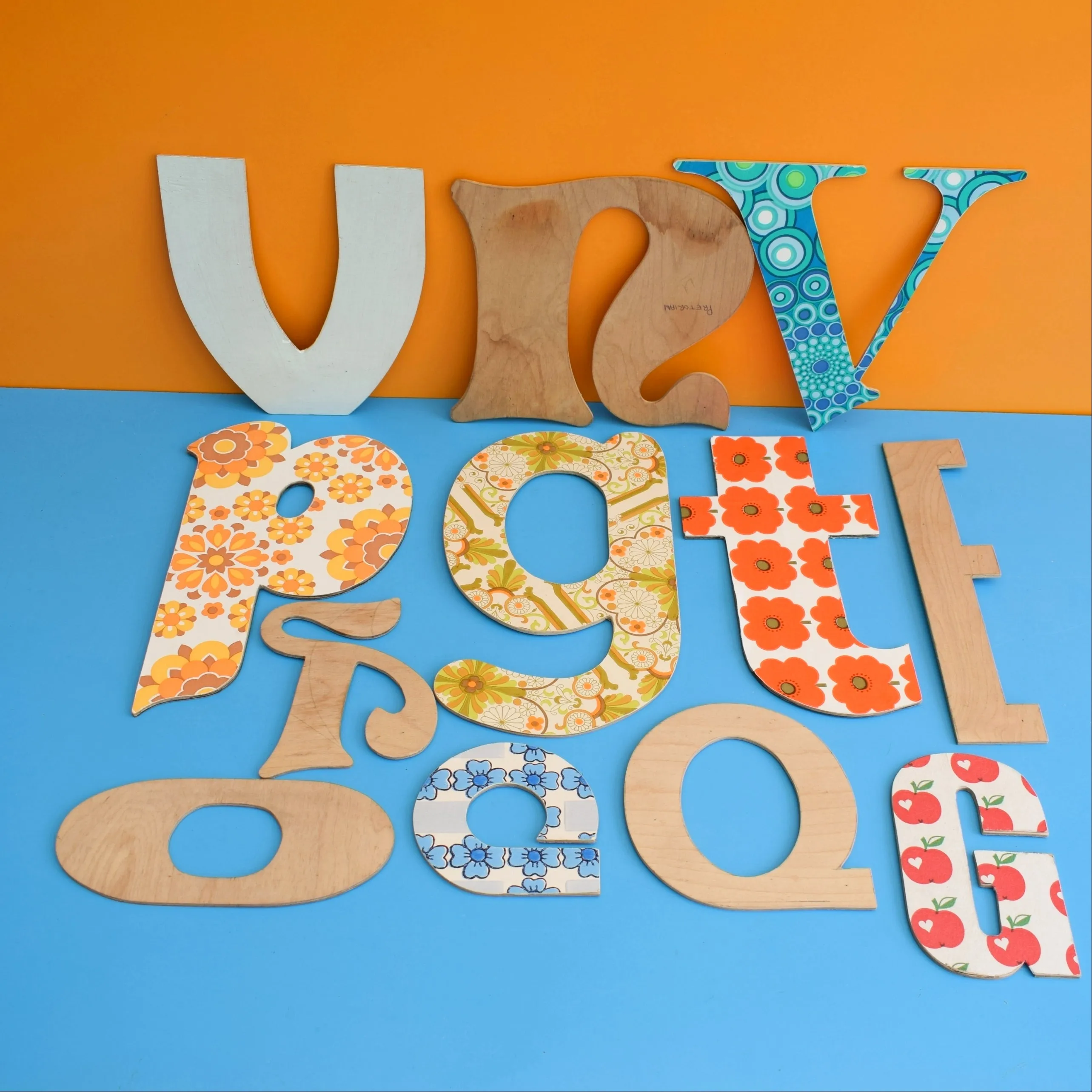Vintage Letters - Wood & Vintage Wallpaper