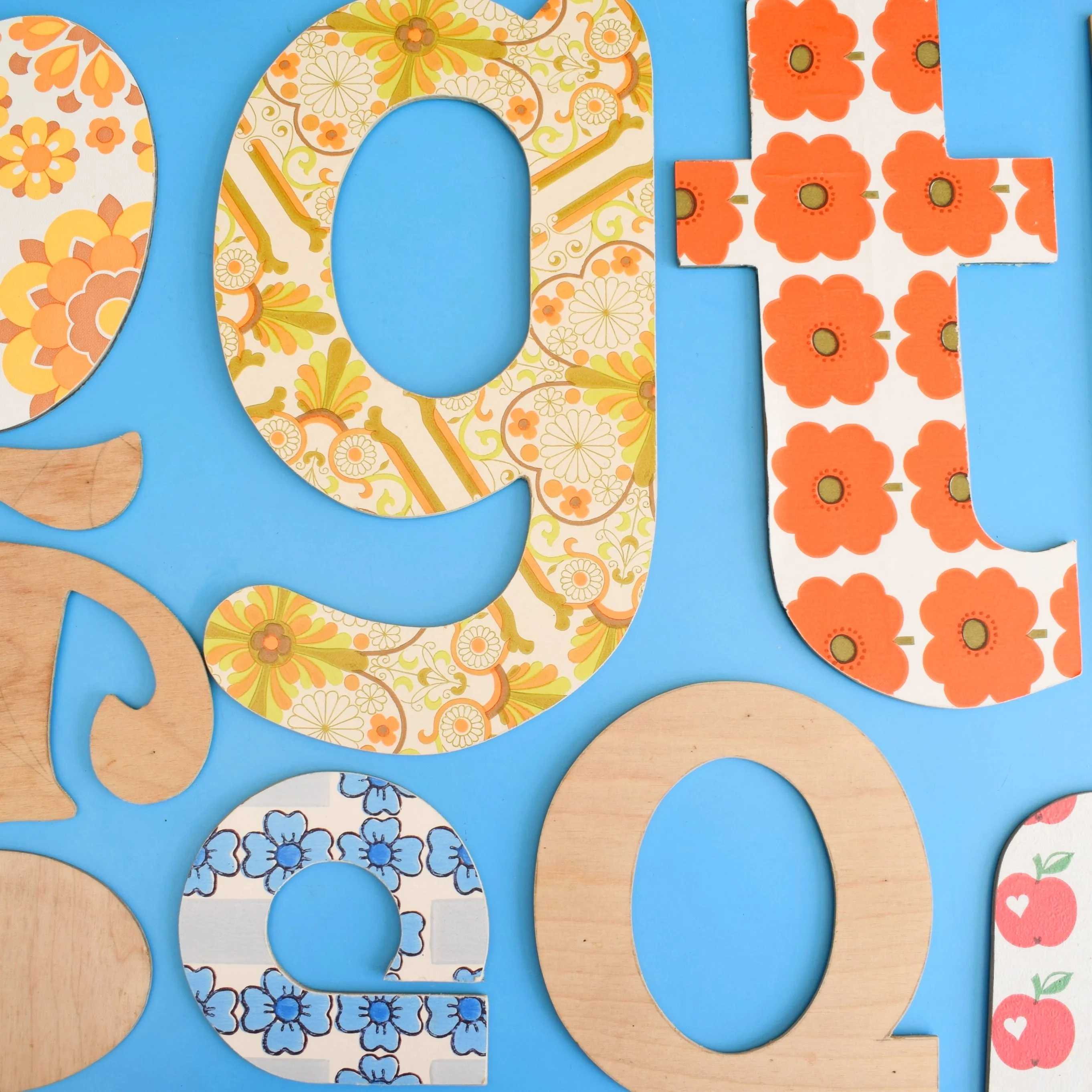 Vintage Letters - Wood & Vintage Wallpaper