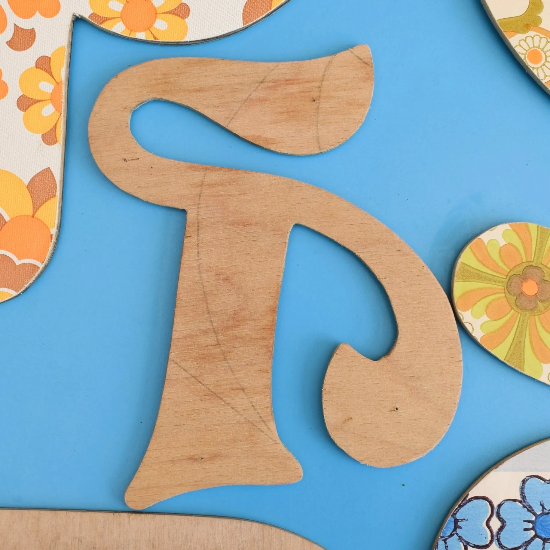 Vintage Letters - Wood & Vintage Wallpaper