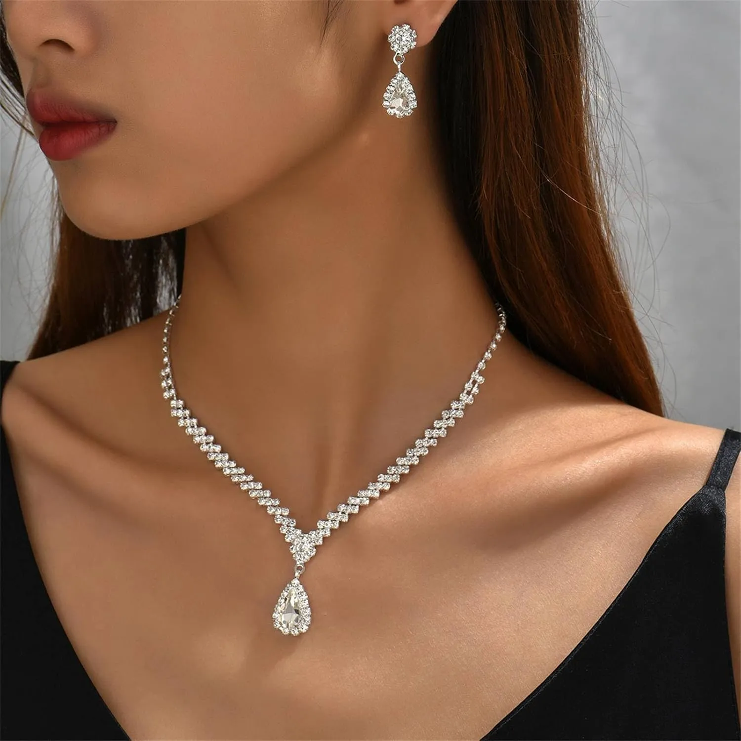 Wedding Jewelry Sets for Brides Rhinestone Necklace and Earring Set Bracelet Ring Gold Silver Prom Jewelry Sets Diamond Flower Teardrop Necklace for Women